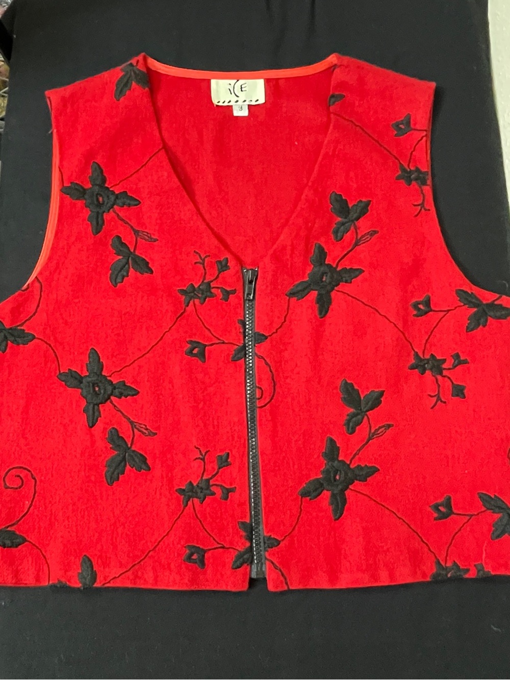 iCE Red Embroidered Zipper Vest 90’s Vintage